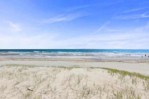 Coloured Sands - Rainbow Beach Resort - 5 Mins To Beach - Darwin Holiday 24