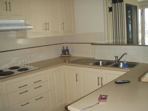 Sails On Horseshoe - Darwin Holiday 22