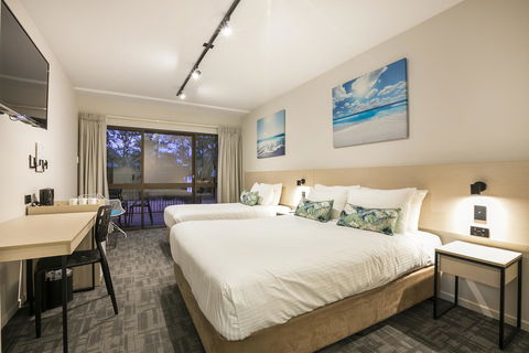 Nightcap At Kawana Waters Hotel - Darwin Holiday 11