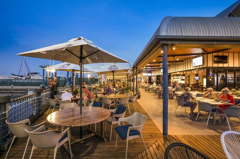 Nightcap At Kawana Waters Hotel - Darwin Holiday 20