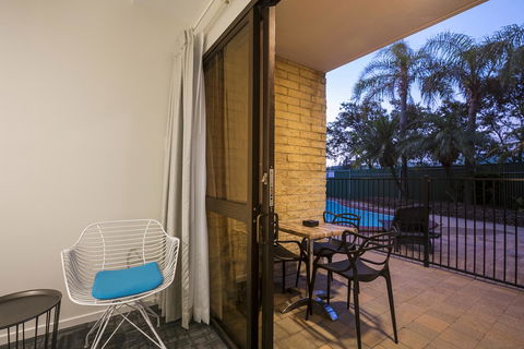 Nightcap At Kawana Waters Hotel - Darwin Holiday 12