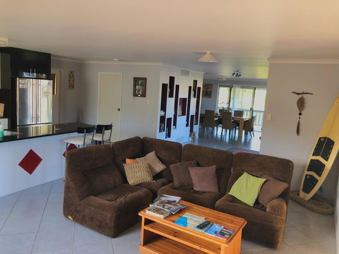 Backpackers At 1770 - Darwin Holiday 6