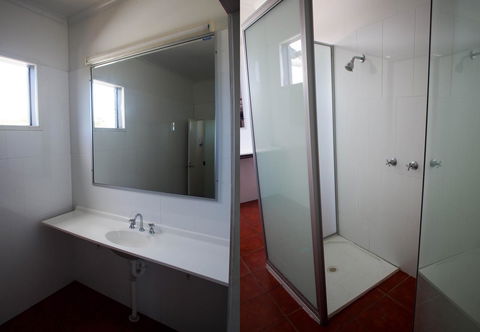 Backpackers At 1770 - Darwin Holiday 22