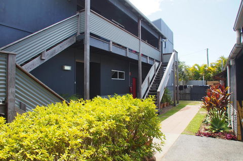 Backpackers At 1770 - Darwin Holiday 18