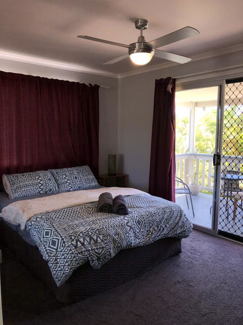Backpackers At 1770 - Darwin Holiday 7