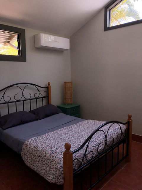 Backpackers At 1770 - Darwin Holiday 8