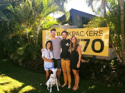 Backpackers At 1770 - Darwin Holiday 20