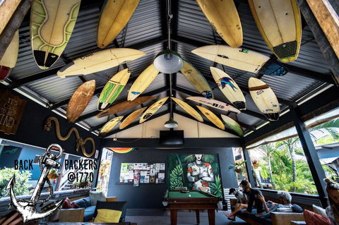 Backpackers At 1770 - Darwin Holiday 0