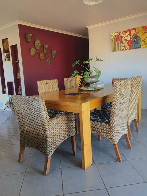Backpackers At 1770 - Darwin Holiday 5
