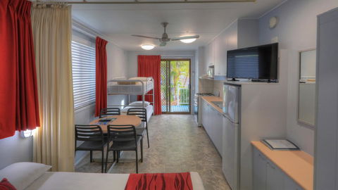 Alex Beach Cabins And Tourist Park - Darwin Holiday 33
