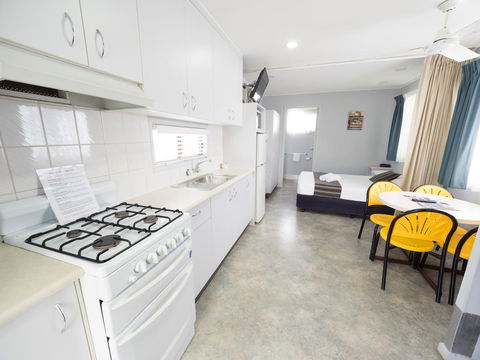 Alex Beach Cabins And Tourist Park - Darwin Holiday 29