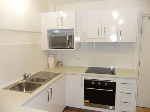 Myuna Holiday Apartments - Darwin Holiday 18