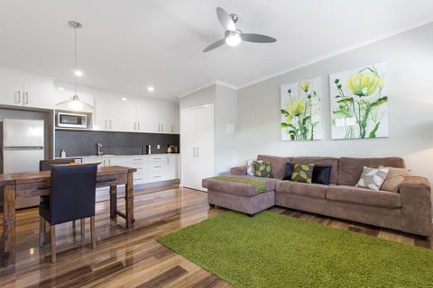 Pandanus Spa Cottage - Darwin Holiday 10