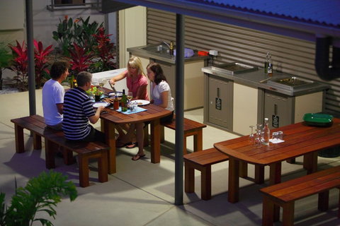 Agnes Water Beach Club - Darwin Holiday 7