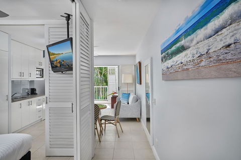 Palm Cove Paradise - Couples Spa Beach Getaway - Darwin Holiday 4