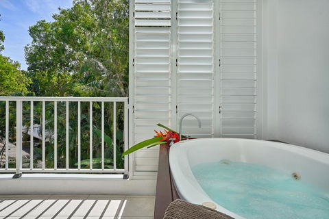 Palm Cove Paradise - Couples Spa Beach Getaway - Darwin Holiday 3