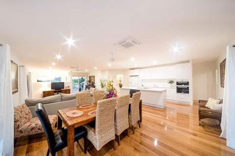 Whitsunday Luxury Homes - Darwin Holiday 4