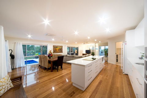 Whitsunday Luxury Homes - Darwin Holiday 5