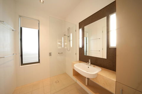 The Boathouse Apartments - Darwin Holiday 13