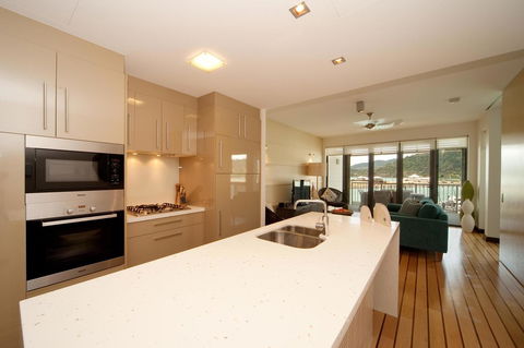 The Boathouse Apartments - Darwin Holiday 11