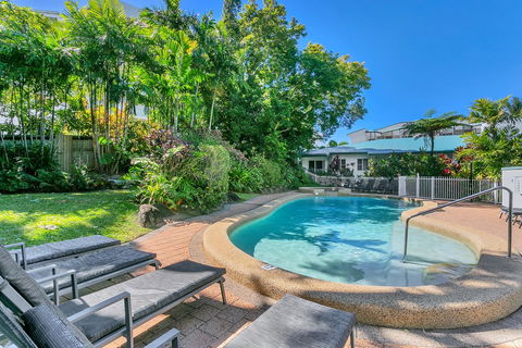 Roydon Beachfront Apartments - Darwin Holiday 17
