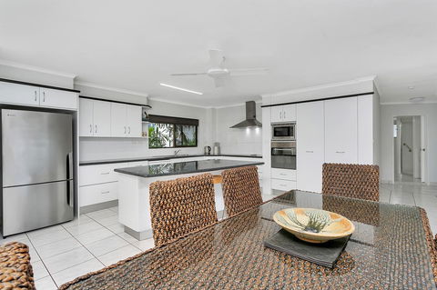Roydon Beachfront Apartments - Darwin Holiday 20