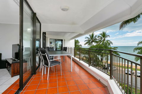 Roydon Beachfront Apartments - Darwin Holiday 0