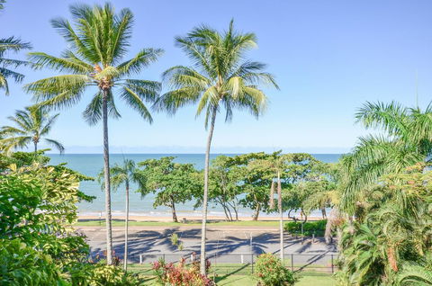 Roydon Beachfront Apartments - Darwin Holiday 9