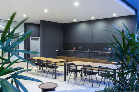 Boardwalk Burleigh Beach - Official - Darwin Holiday 16