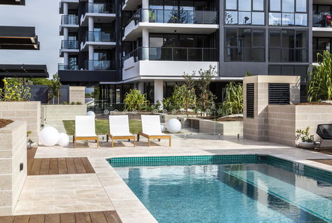 Boardwalk Burleigh Beach - Official - Darwin Holiday 3