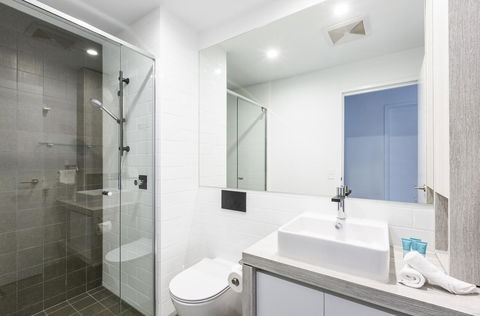 Boardwalk Burleigh Beach - Official - Darwin Holiday 33