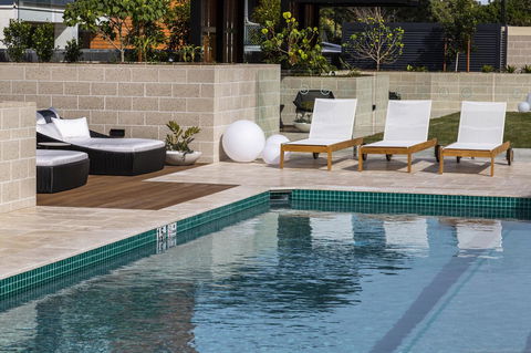 Boardwalk Burleigh Beach - Official - Darwin Holiday 35