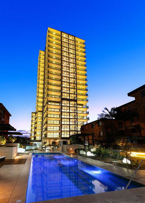 Boardwalk Burleigh Beach - Official - Darwin Holiday 7