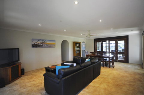 Bribie Island Canal Holiday Destination! - Darwin Holiday 3