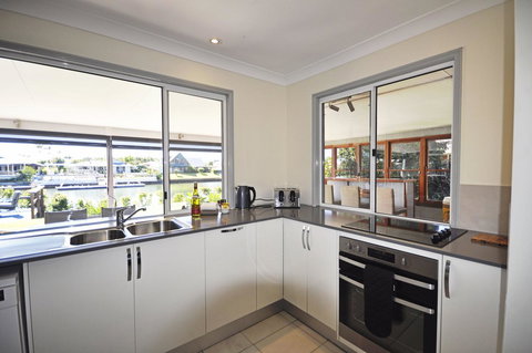 Bribie Island Canal Holiday Destination! - Darwin Holiday 4