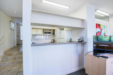 Tiki Hotel Apartments Surfers Paradise - Darwin Holiday 9