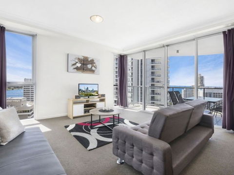Beach Stay - Ocean & Riverview Resort Chevron Renaissance Central Surfers Paradise - Darwin Holiday 3