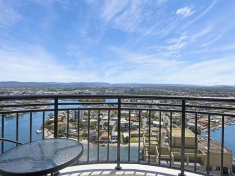Beach Stay - Ocean & Riverview Resort Chevron Renaissance Central Surfers Paradise - Darwin Holiday 14