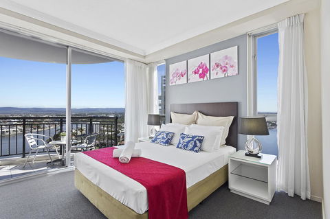 Beach Stay - Ocean & Riverview Resort Chevron Renaissance Central Surfers Paradise - Darwin Holiday 8