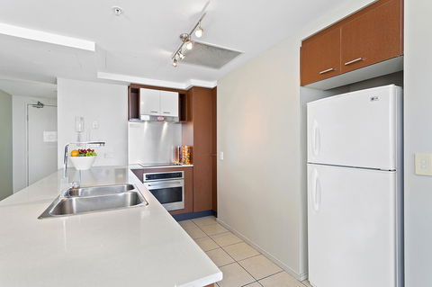 Beach Stay - Ocean & Riverview Resort Chevron Renaissance Central Surfers Paradise - Darwin Holiday 5