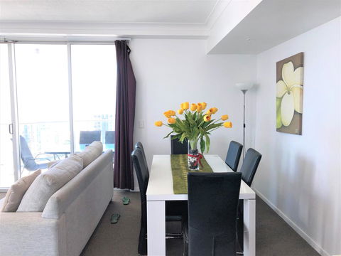 Beach Stay - Ocean & Riverview Resort Chevron Renaissance Central Surfers Paradise - Darwin Holiday 4