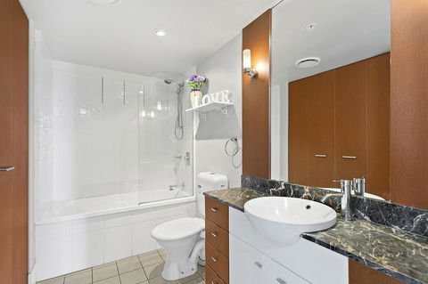 Beach Stay - Ocean & Riverview Resort Chevron Renaissance Central Surfers Paradise - Darwin Holiday 6