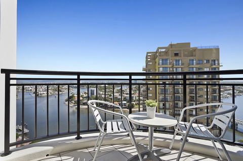 Beach Stay - Ocean & Riverview Resort Chevron Renaissance Central Surfers Paradise - Darwin Holiday 13