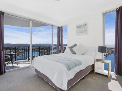 Beach Stay - Ocean & Riverview Resort Chevron Renaissance Central Surfers Paradise - Darwin Holiday 1