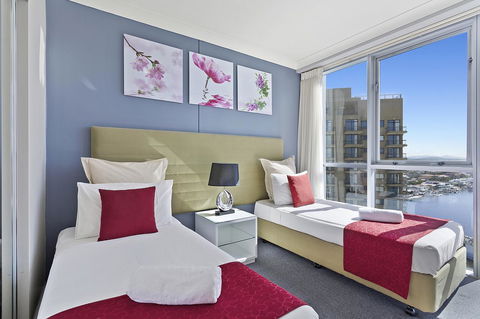 Beach Stay - Ocean & Riverview Resort Chevron Renaissance Central Surfers Paradise - Darwin Holiday 9