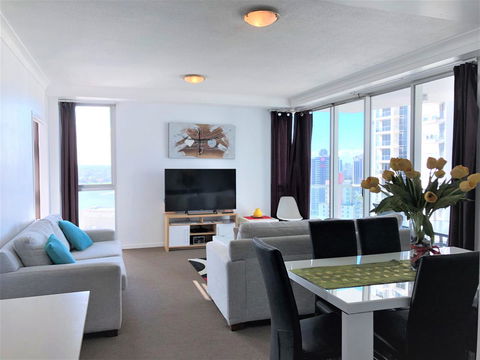 Beach Stay - Ocean & Riverview Resort Chevron Renaissance Central Surfers Paradise - Darwin Holiday 17