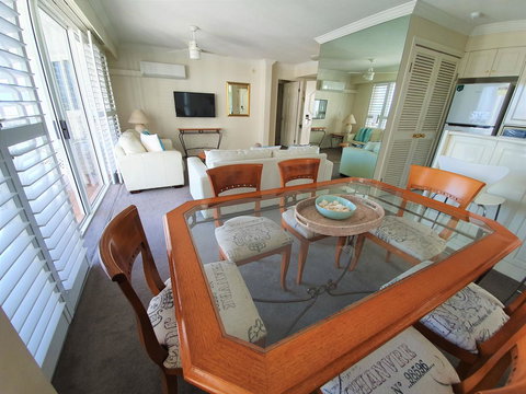 Broadbeach Holiday Apartments - Darwin Holiday 15