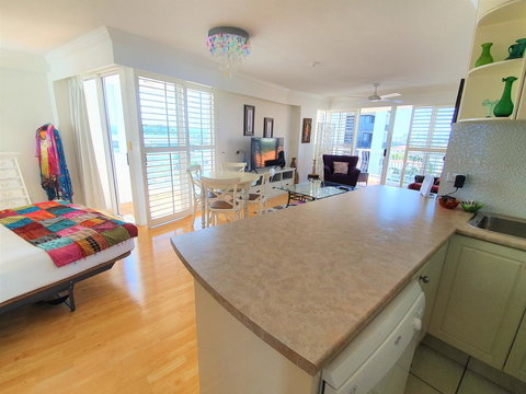 Broadbeach Holiday Apartments - Darwin Holiday 9