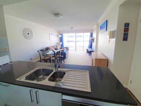 Broadbeach Holiday Apartments - Darwin Holiday 11