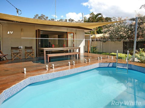 Beach House On Jones Parade, Central Coolum Beach - Darwin Holiday 3